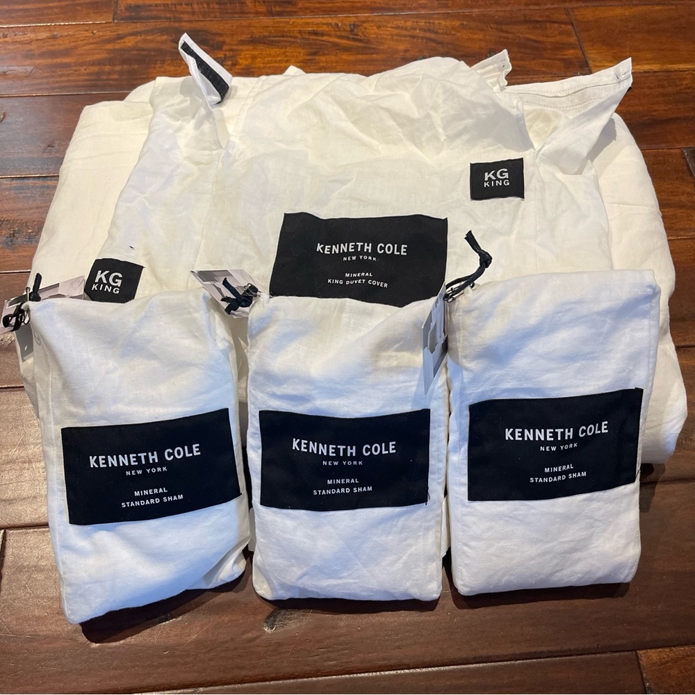 Kenneth Cole King White Duvet & 3 standard shams bright white